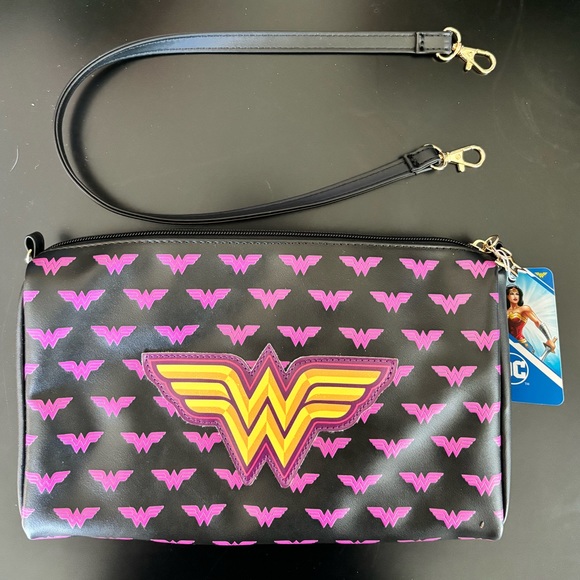 NWT DC Wonder Woman Pink and Black Crossbody Purse with 2 Removable Straps - Picture 5 of 7